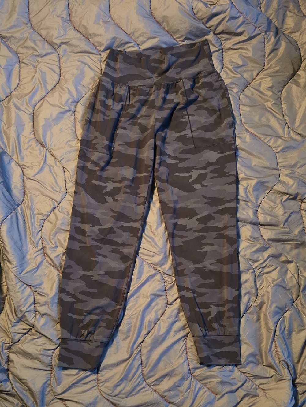 Athleta Salutation Camo Jogger-S